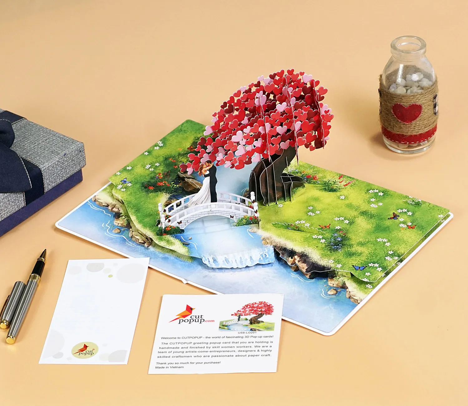 Love-Greetings-3D-Pop-up-Cards-Couples-In-Vietnam-08